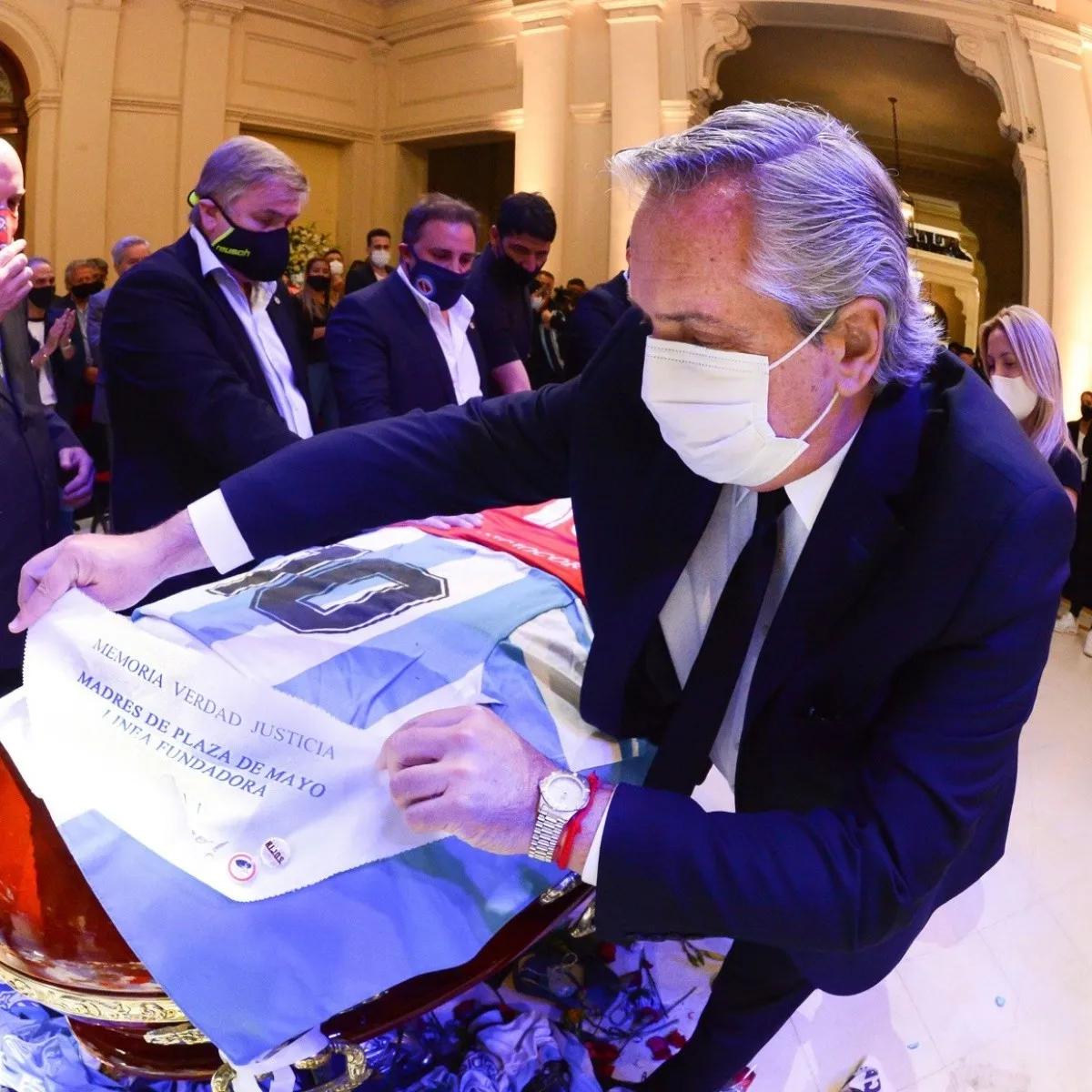 alberto_fernandez_maradona_paxuelo_1.jpeg_1339462268