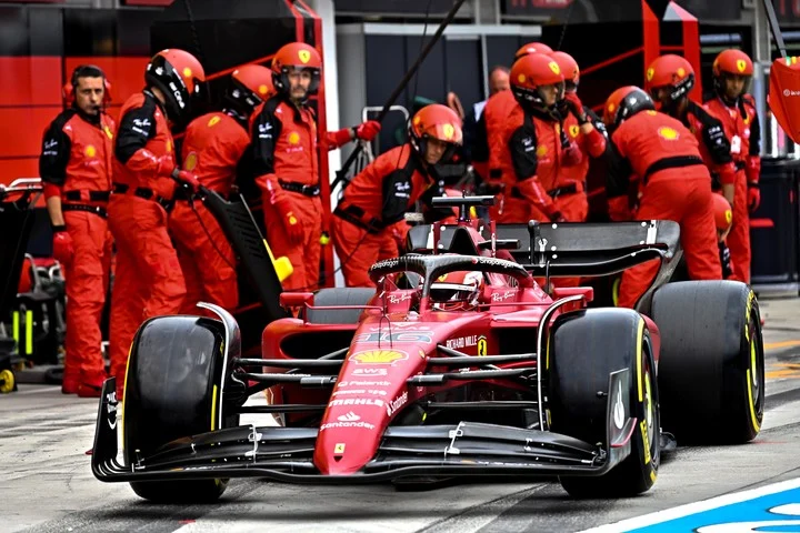 neumaticos-amarillos-en-el-auto___icz48KIMl_720x0__1