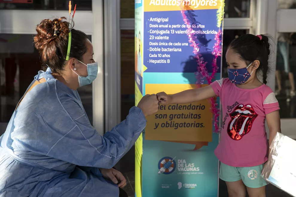 Las-Vacunas-Salvan-Vidas-Hospital-de-Ninos_4