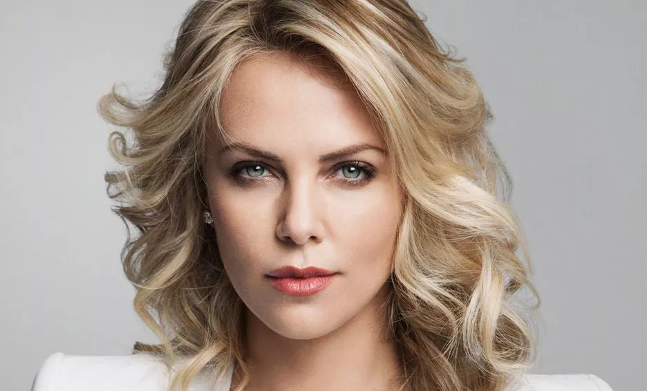 charlize-theron-mujer-penn-rompio