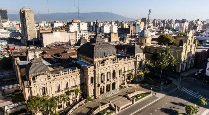 62e80170a0d2c_700_387!