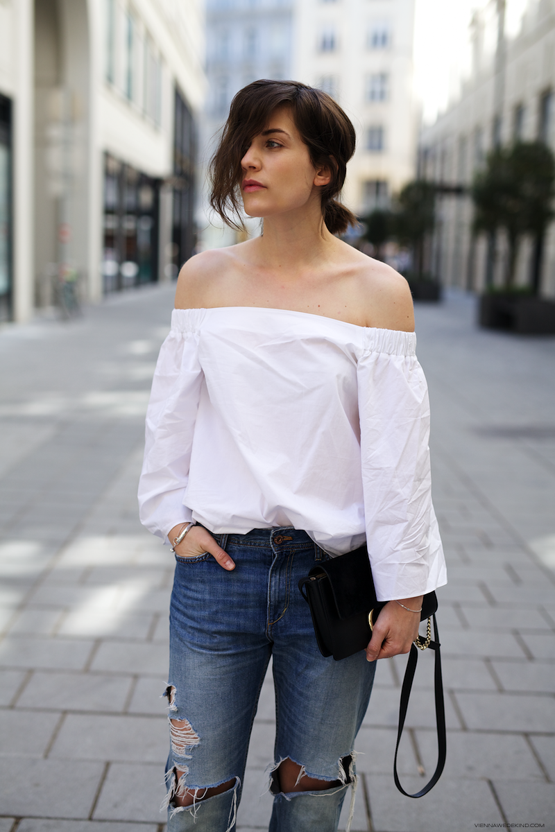 Off-Shoulder-Top-Boyfriend-Jeans-VIENNA-WEDEKIND-1