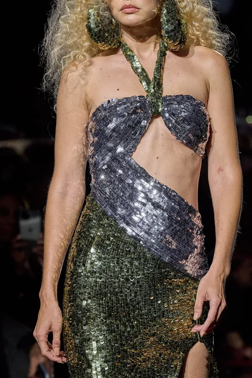 mermaidcore-tom-ford-spring-2023-ready-to-wear