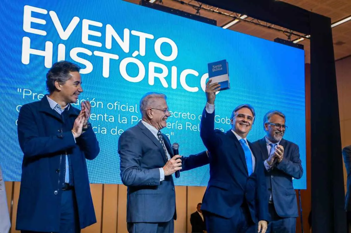 llaryora iglesias evangelicas
