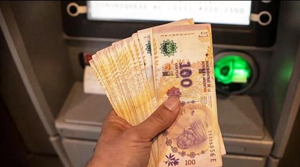 extraccion dinero pesos cajero