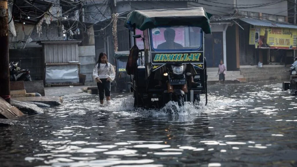 banjir-rob-di-jakarta-1750824199523_169-1024x577