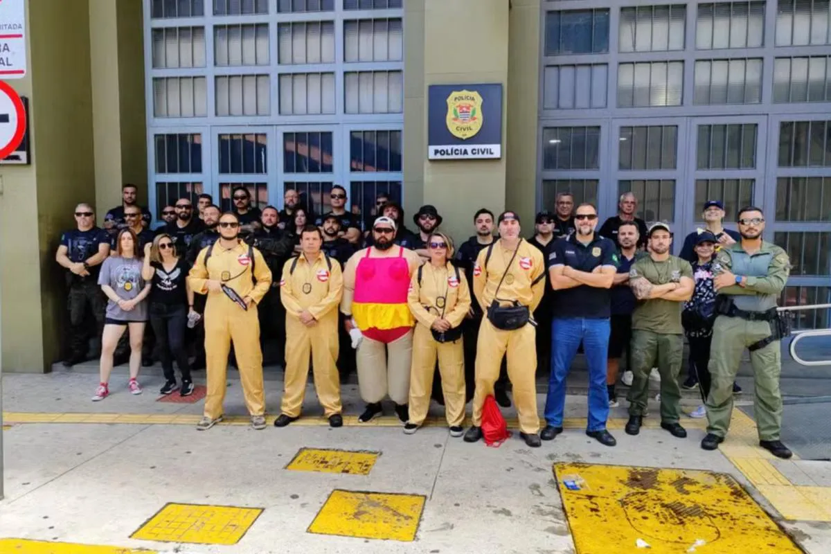 dhpp-policiais-fantasiados-pre-carnaval