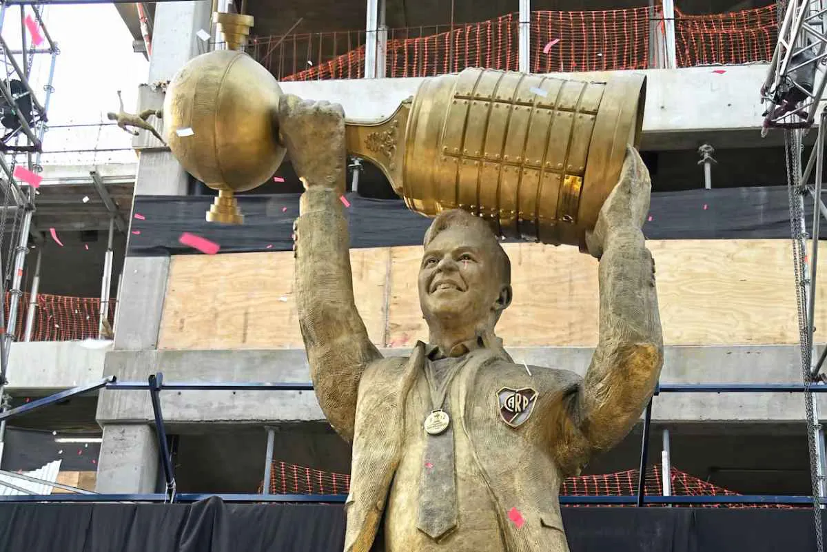 estatua-de-marcelo-gallardo