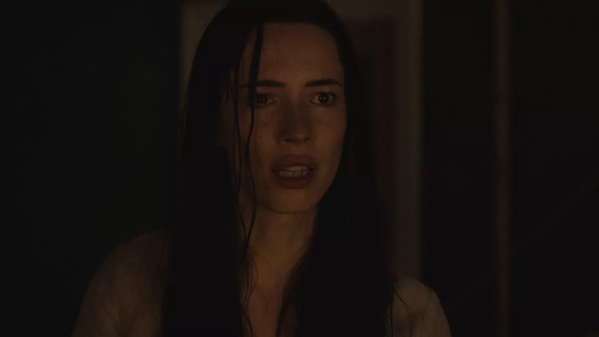 rebecca_hall_en_la_casa_oscura_pelicula_de_terror