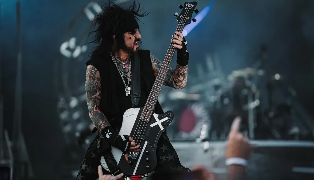 Motley Crue.Nikki SIxx.promoFB.0709-22