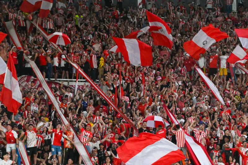 hinchada instituto