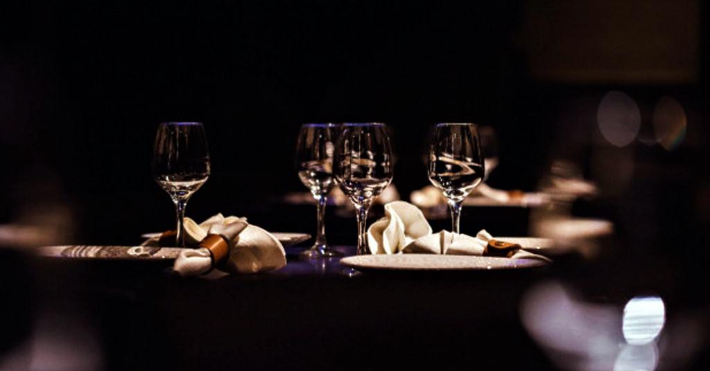 restaurante mesa copas