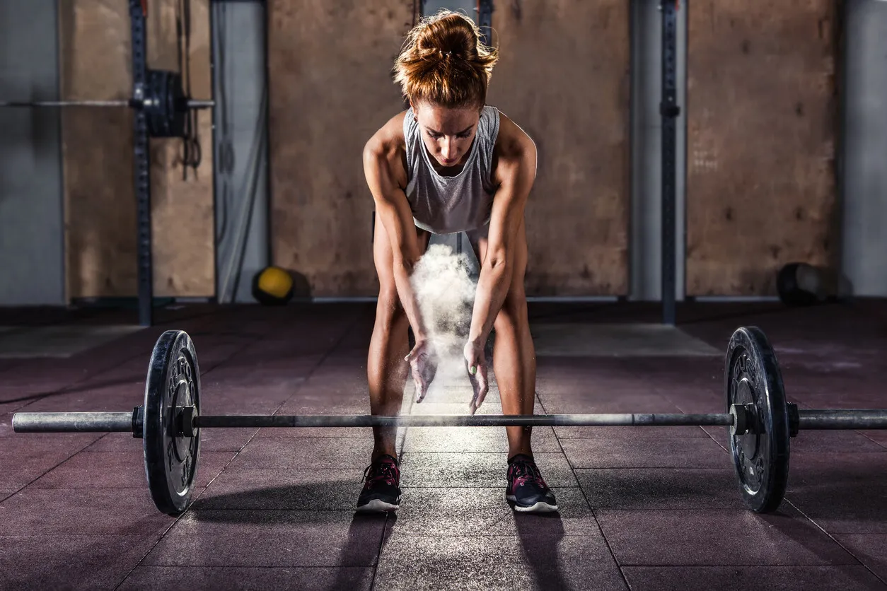 mujer entrenando gym