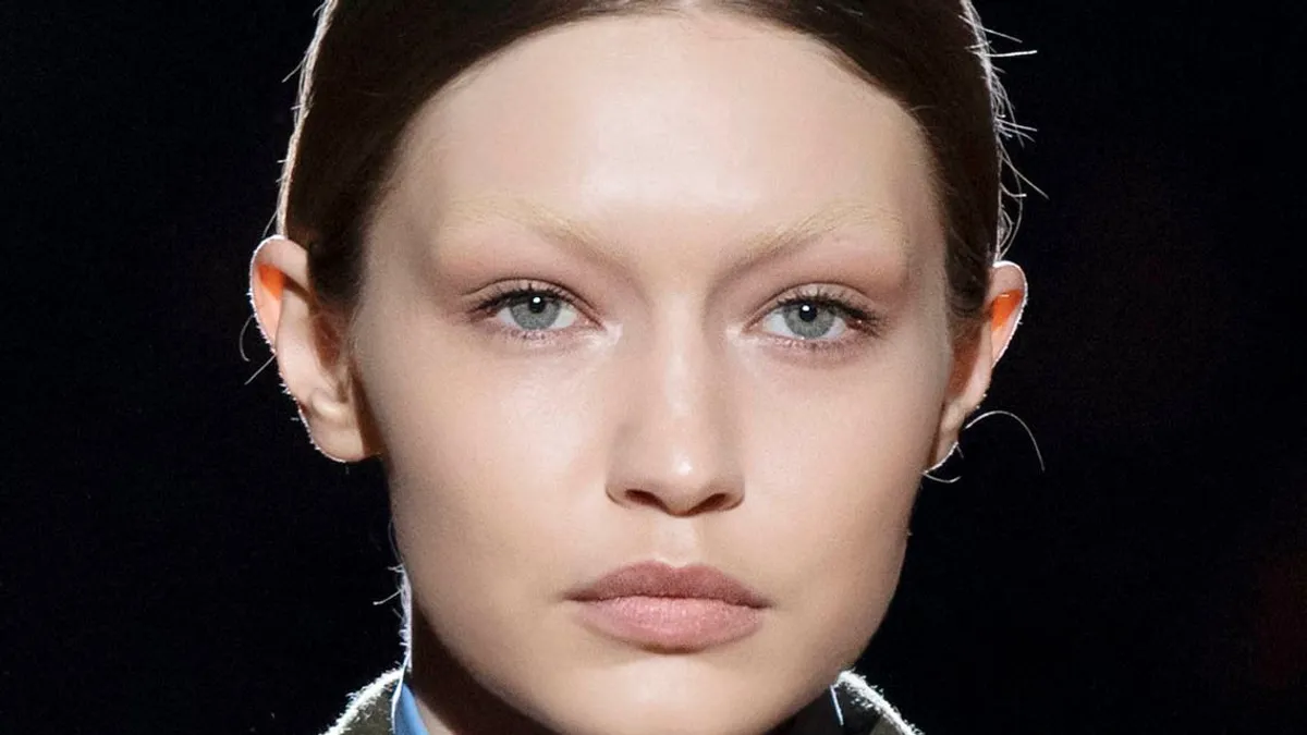 cejas decoloradas