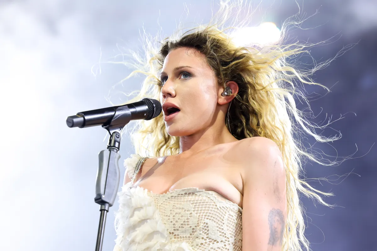 GettyImages-2270788123-who-is-slayyyter-coachella-debut