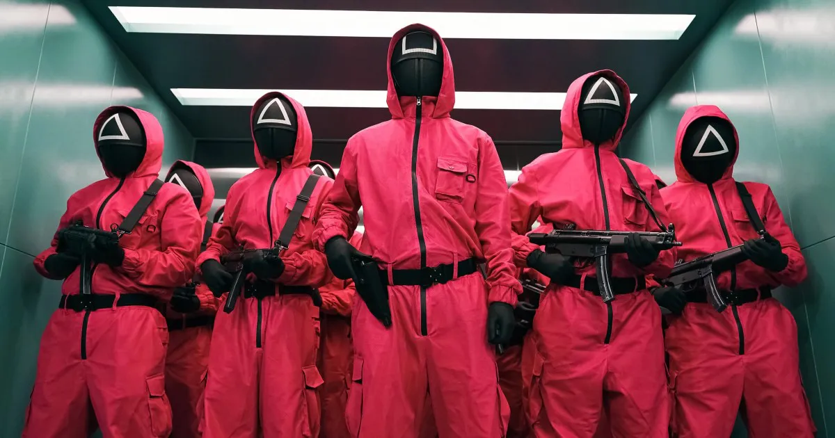 72410-squid-game-combinaisons-rouges-et-masques