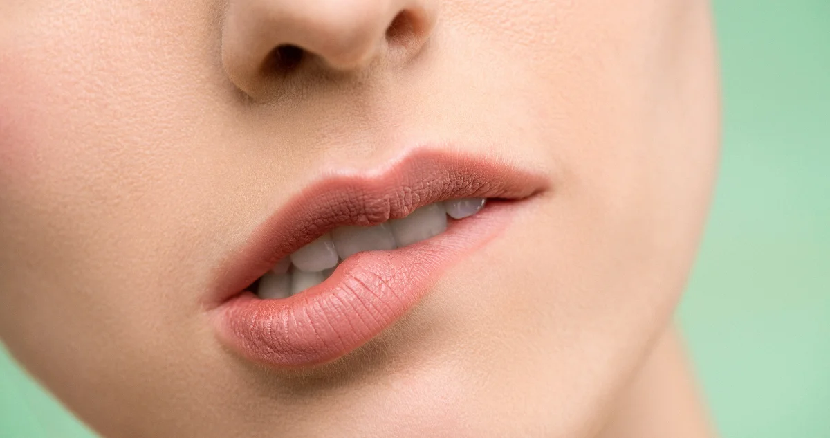 morderse-los-labio