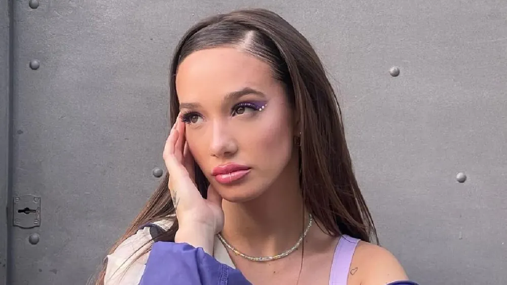 angela