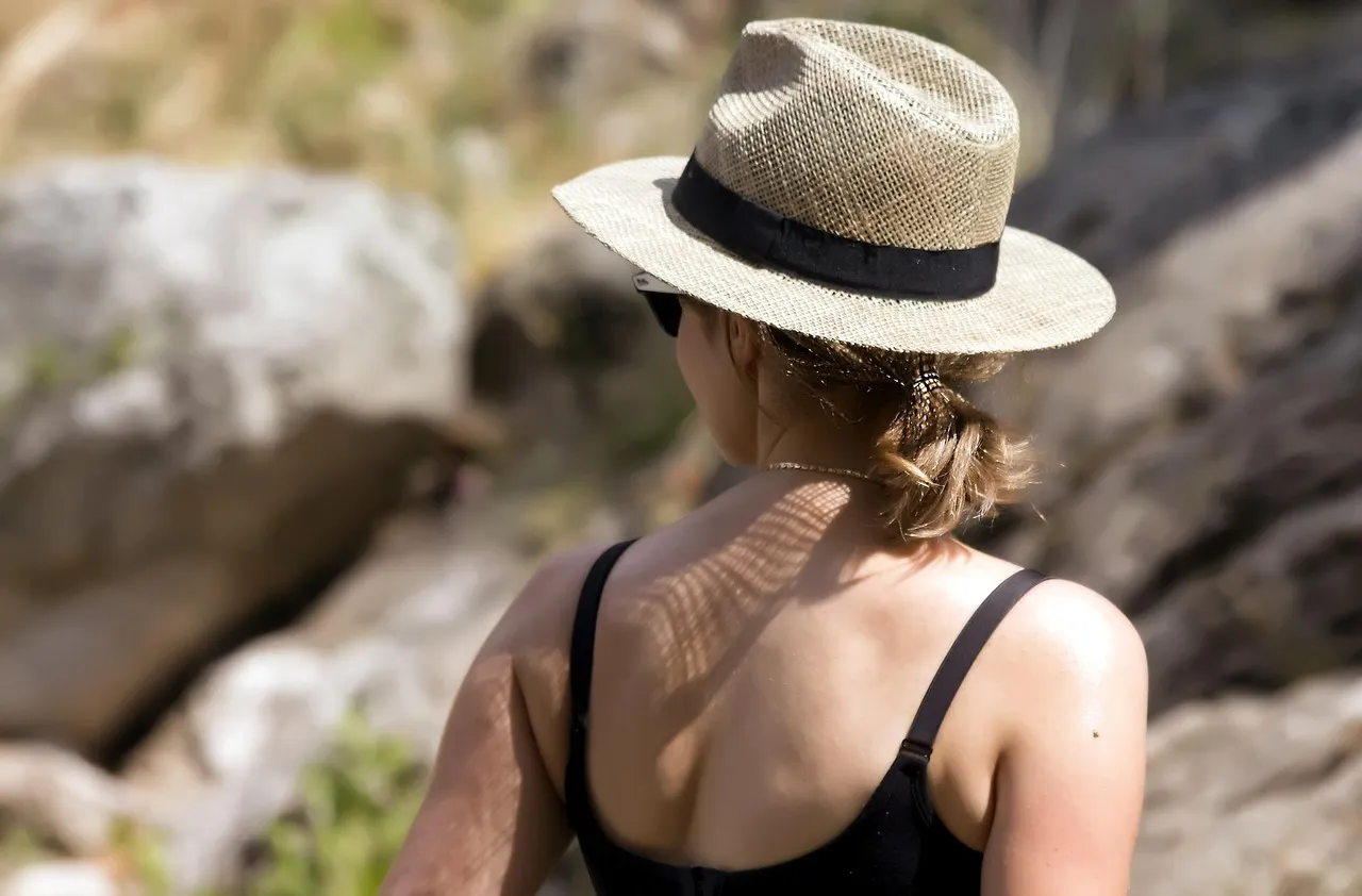 hat-3267329_1280 (1)
