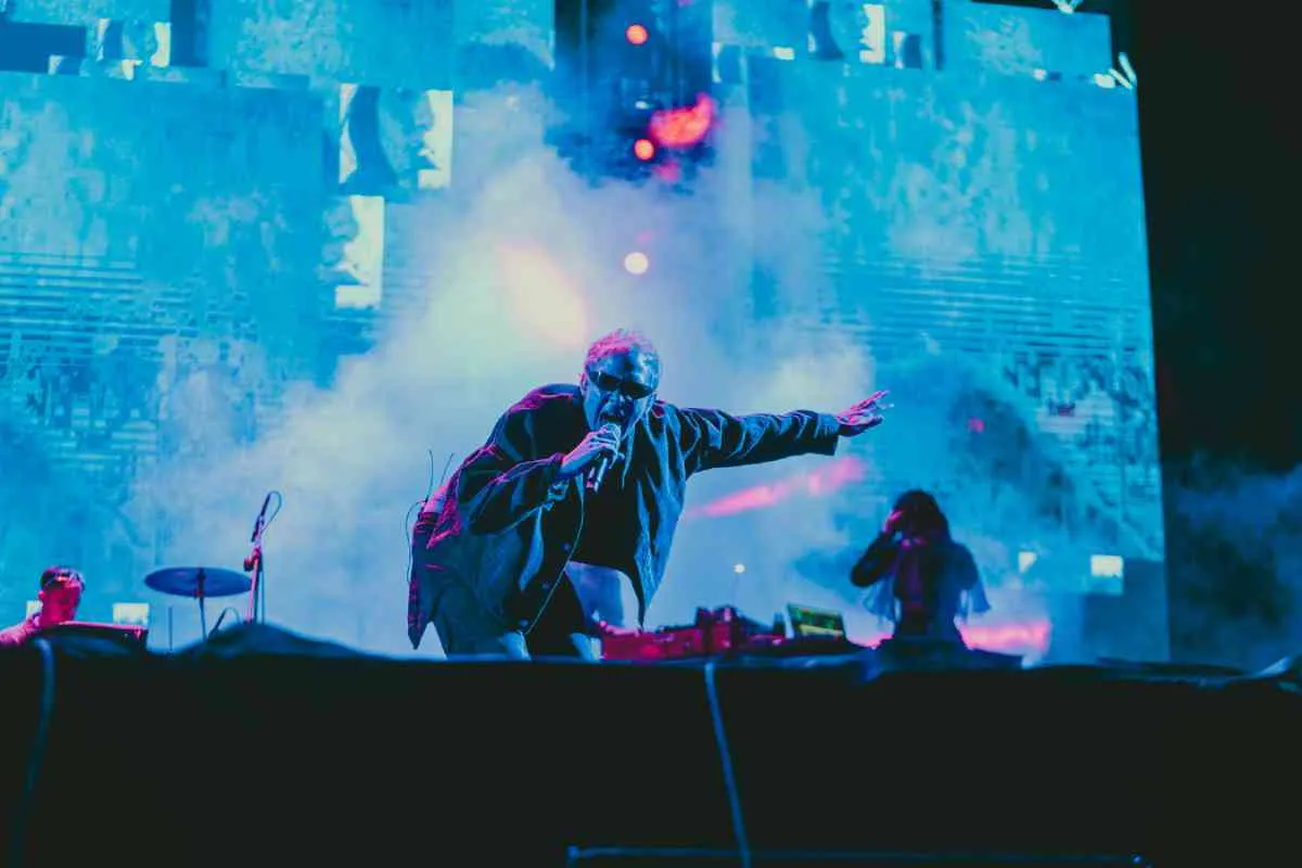 Domingo Rosa Profunda Boomerang