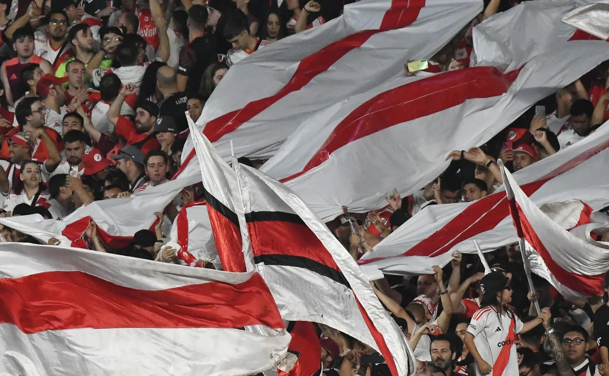 hinchas de river