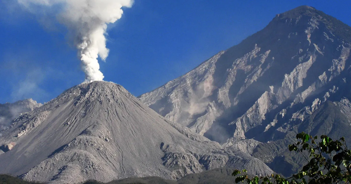 Volcan-Santiaguito-Carousel-1200x630