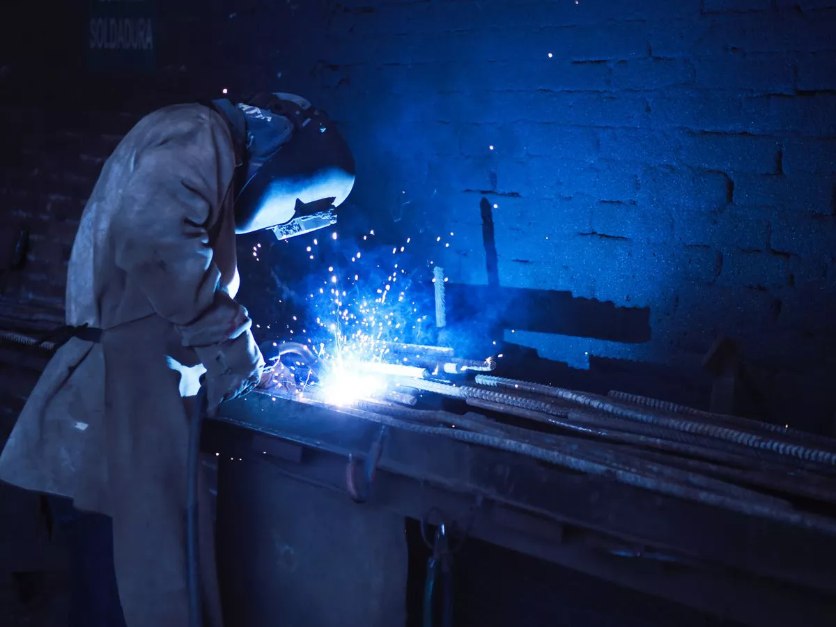 soldar trabajador