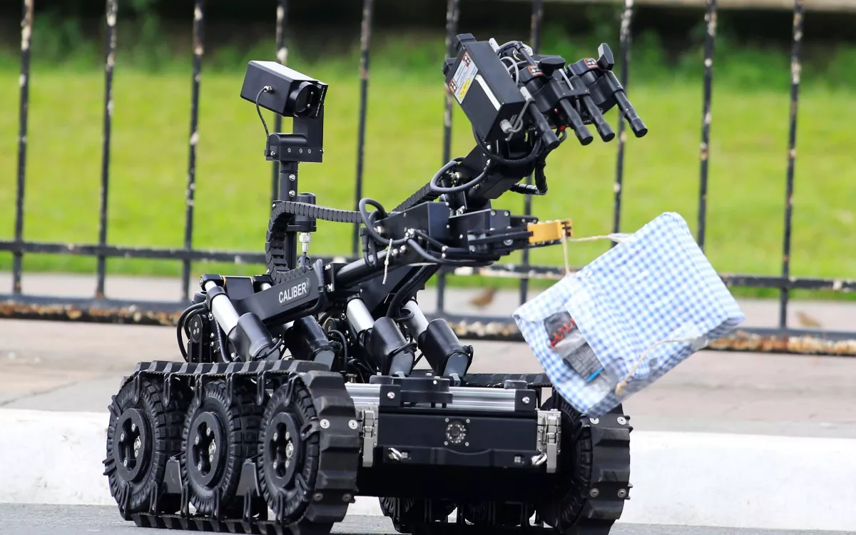 robots-desactivar-bombas-01122022