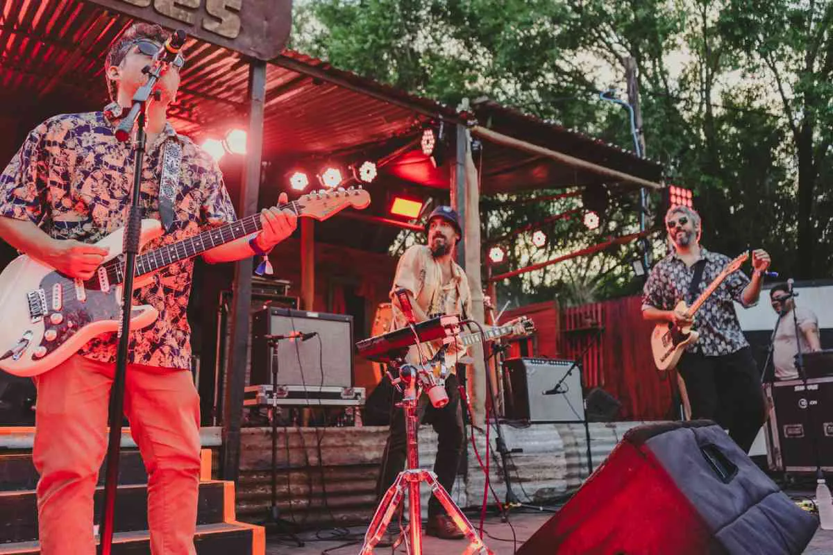 Sábado Los Espiritus Casita del blues