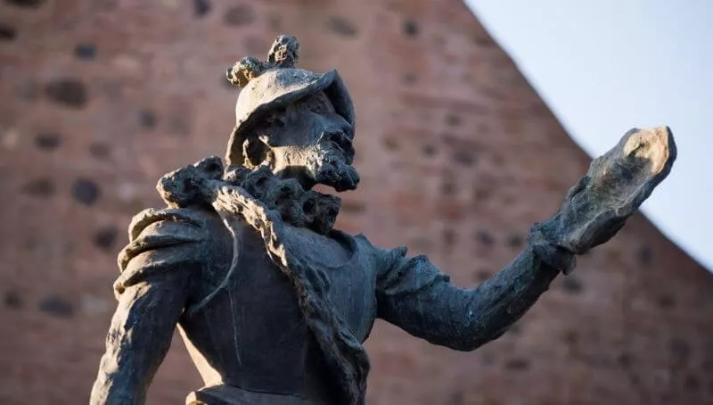 estatua-jeronimo-cabrera-01-cba