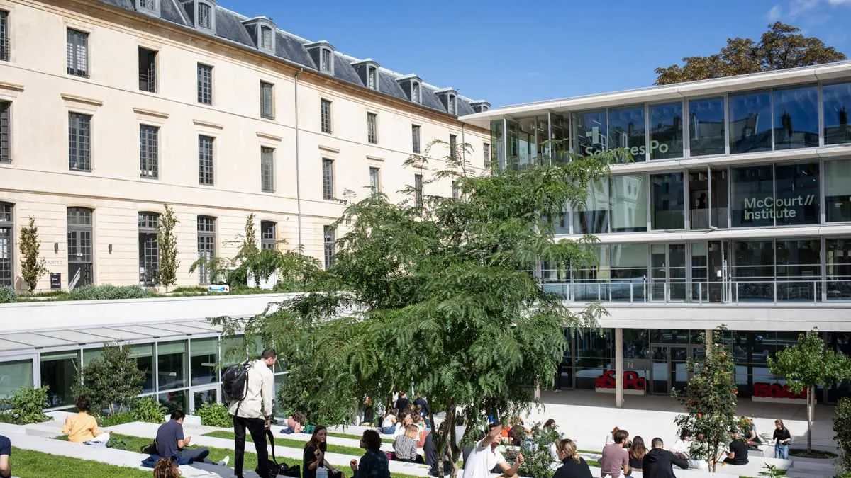 sciencespo_campus_paris_cour